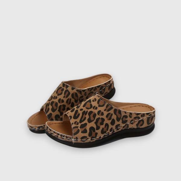 Sandály s leopardím vzorem